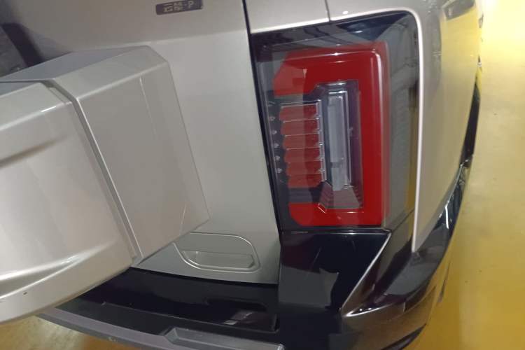 Used Formula Leopard 8 2025 Smart & Brave Flagship Edition 7 Seats
