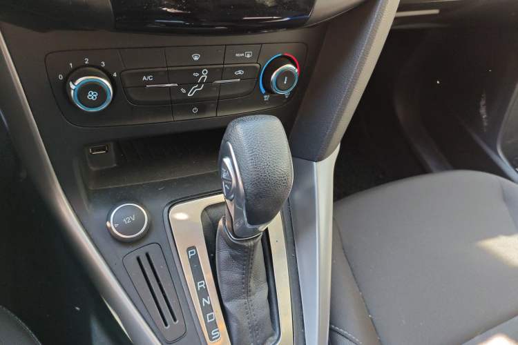 Used Ford Focus 2017 Hatchback 1.6L Automatic Comfort Plus SmartDrive Edition Gear Lever