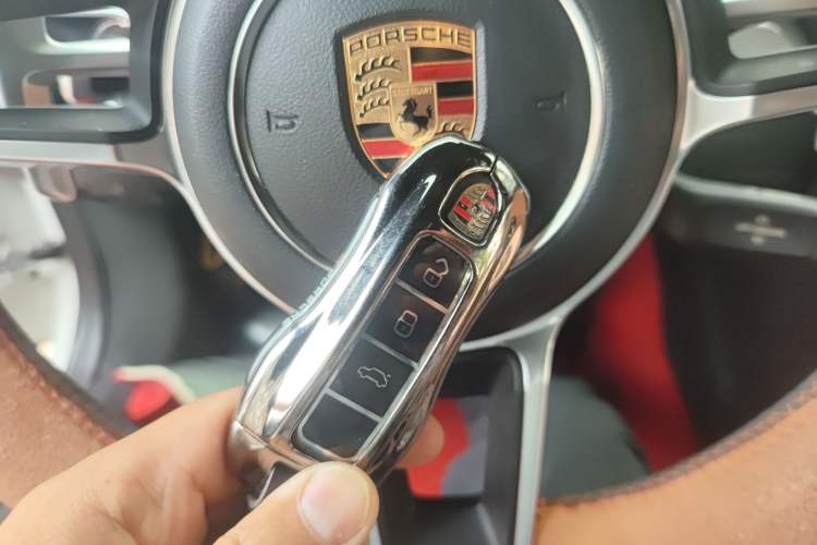 Used Porsche 718 2016 Cayman 2.0T
