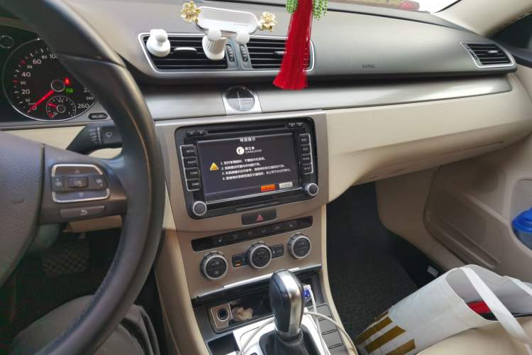 Used Volkswagen Magotan 2013 1.8TSI Luxury Model Audio And AC Panel