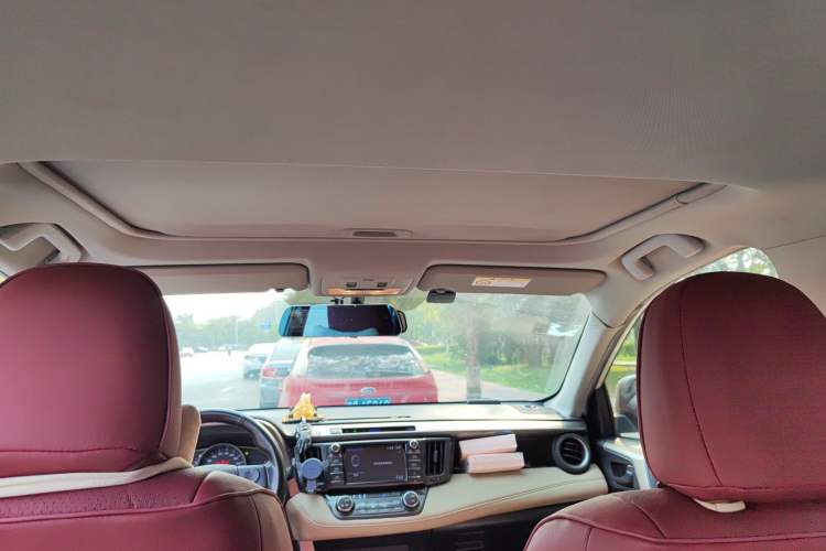 Used Toyota RAV4 2015 2.0L CVT Two-Wheel Drive Fashion Edition Headliner