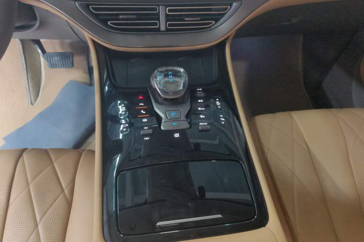 Used Denza D9 2022 DM-i 970 Four-Wheel Drive Prestige Model