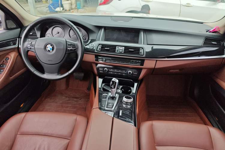 Used BMW 5 Series 2014 520Li Elegant Model Center Console