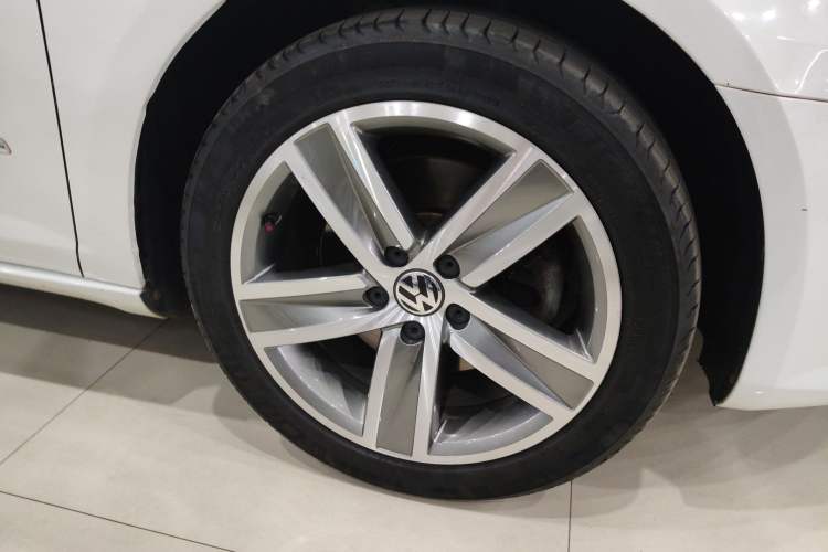 Used Volkswagen FAW-Volkswagen CC 2015 1.8TSI Prestige Model Right Front Wheel Hub