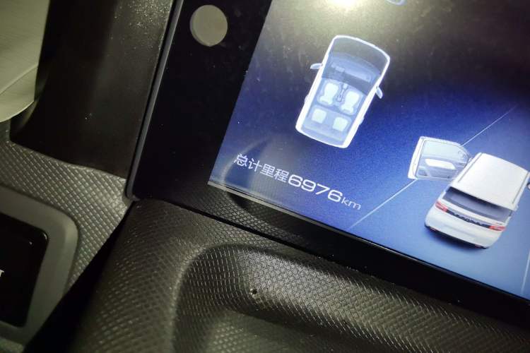 Used Wuling Hongguang MINIEV 2021 Macaron Fashion Model Lithium Iron Phosphate Odometer Close Up