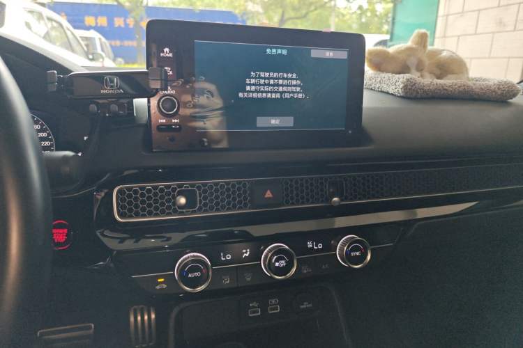 Used Honda Civic 2022 240TURBO CVT Dynamic Edition Audio And AC Panel