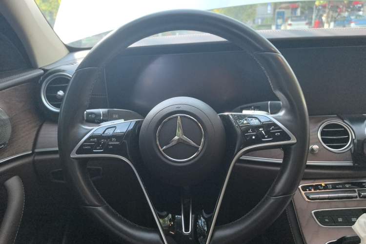 Used Mercedes-Benz E-Class New Energy 2022 Facelift E 350 e L Plug-in Hybrid Sedan Steering Wheel