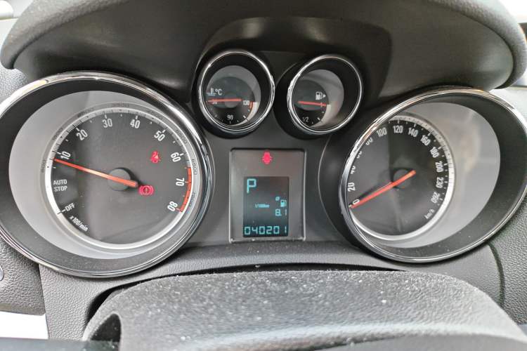 Used Buick Encore 2015 1.4T Automatic Two-Wheel Drive Urban Elite Version Instrument Cluster