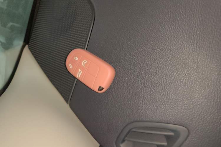 Used Jeep Cherokee 2020 2.0L Two-Wheel Drive Classic Sports Edition Vehicle Key