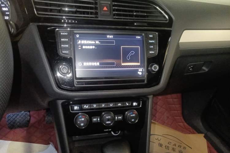 Used Volkswagen Tiguan L 2018 Facelift 330TSI Automatic Two-Wheel Drive Luxury Edition Audio And AC Panel