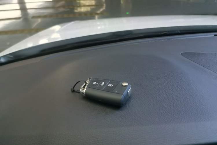 Used Volkswagen Tiguan L 2023 Revised Version 330TSI Automatic Two-Wheel Drive Smart Enjoyment Edition Interior 1