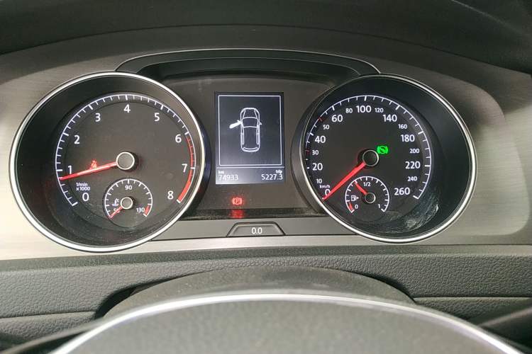 Used Volkswagen Golf 2015 1.4TSI Automatic Luxury Model
