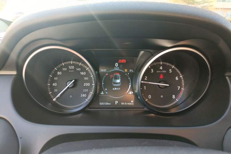 Used Land Rover Discovery Sport 2019 240 PS PURE Edition China VI Standard
