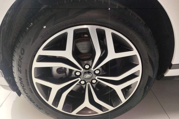 Used Land Rover Range Evoque New Energy 2023 Aurora L P300e Plug-in Hybrid Electric Version Left Front Wheel Hub