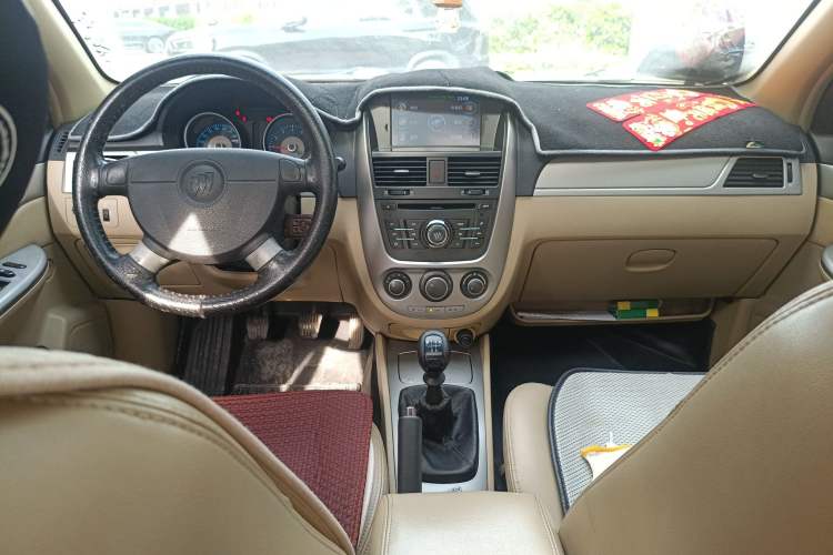 Used Buick Excelle 2011 1.6 LX-MT Center Console