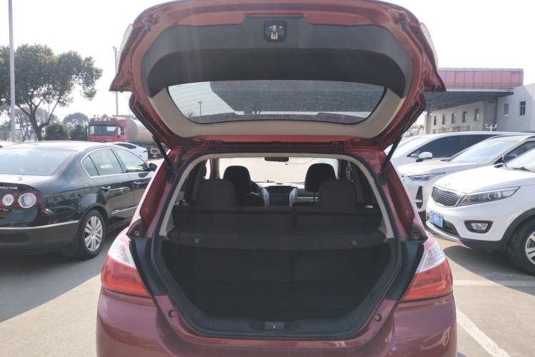 Used Venucia R50 2014 1.6L Automatic Splendid Edition