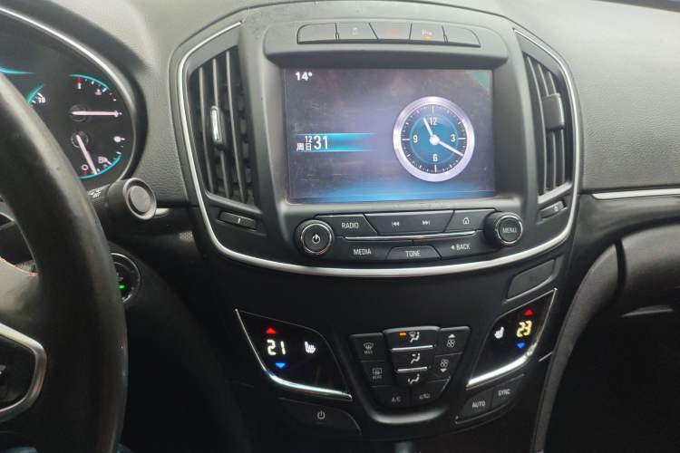 Used Buick Regal 2015 1.6T Elite Tech Model Audio And AC Panel
