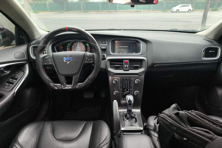 Used Volvo V40 2014 2.0T Zhiya Edition
