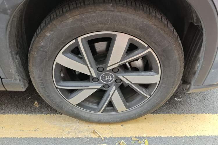 Used BYD Song Pro New Energy 2023 Champion Edition DM-i 110KM Beyond Model Right Front Wheel Hub