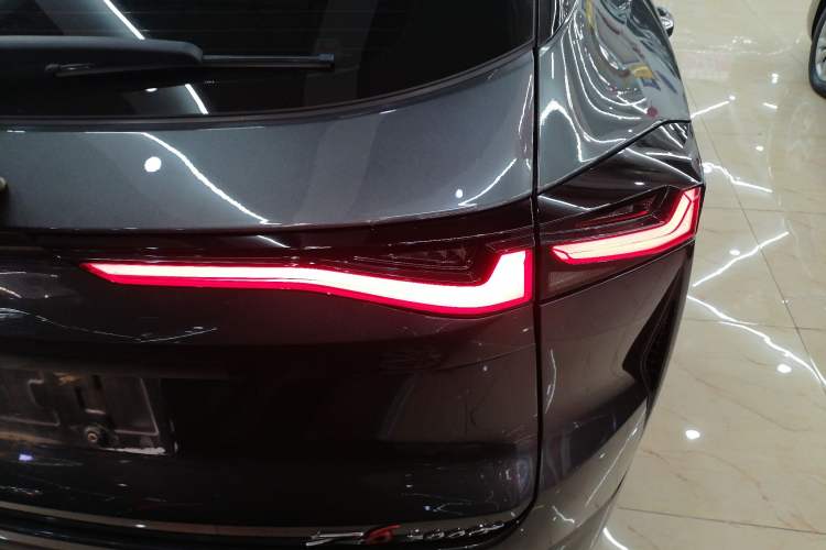 Used CHANGAN OSHAN Z6 2022 Blue Whale 1.5T DCT Smart Edition Urban Version Right Rear Taillight