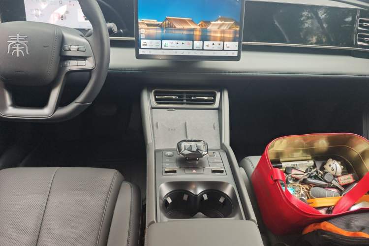 Used BYD Qin L 2025 DM-i Smart Drive 120KM Superior Model Audio And AC Panel