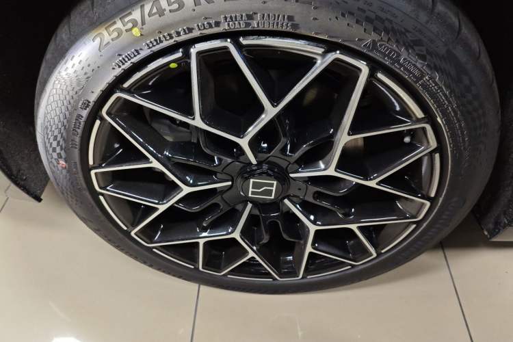 Used Zeekr 001 2026 Model 103° Rear-Drive Max Version Right Rear Wheel Hub