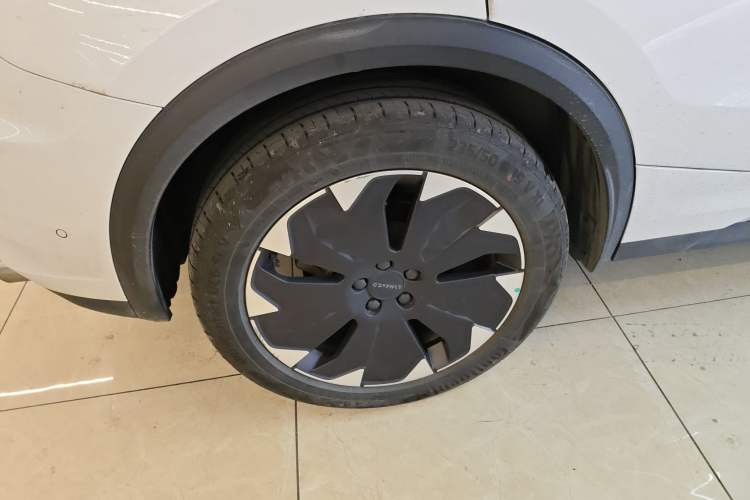 Used Lynk & Co 05 EM-P 2021 1.5TD PHEV HALO Right Rear Wheel Hub