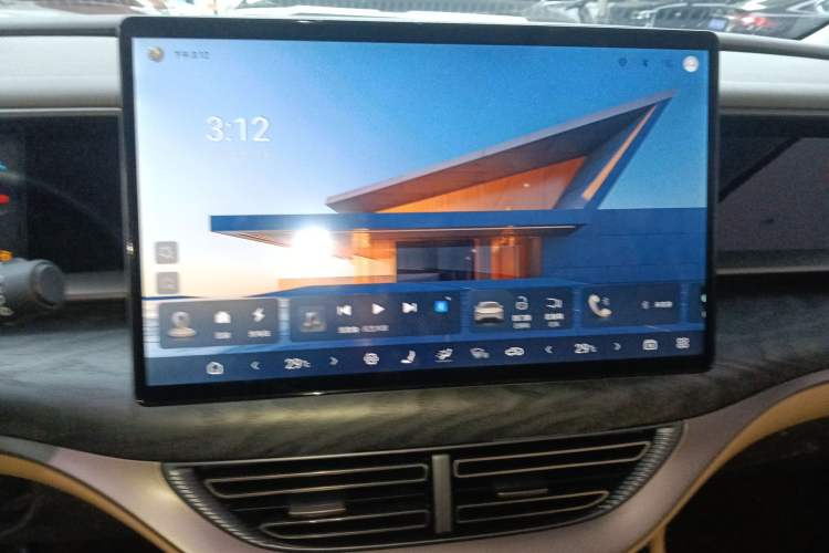 Used Denza D9 2022 DM-i 1040 Prestige Model