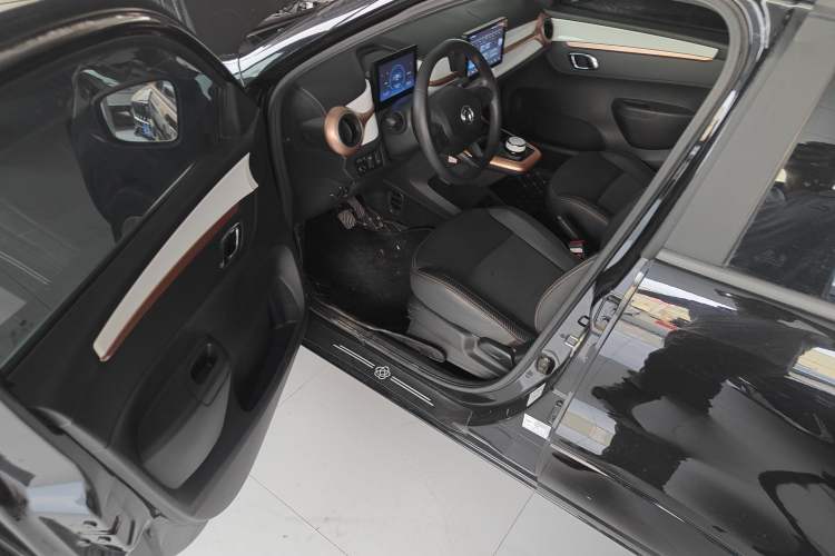 Used Dongfeng NAMMI BOX 2022 Revised Light Wind Edition 201 km Standard Version
