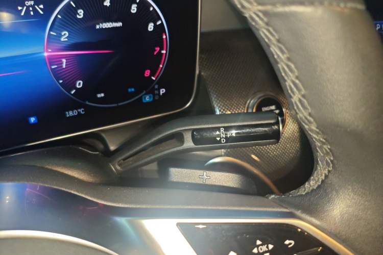 Used Mercedes-Benz GLC 2023 GLC 260 L 4MATIC Dynamic Edition 5-seater Gear Lever