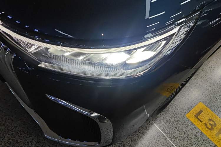 Used VOYAH Dream 2025 PHEV Four-Wheel-Drive Flagship Kunpeng Edition Left Front Headlight