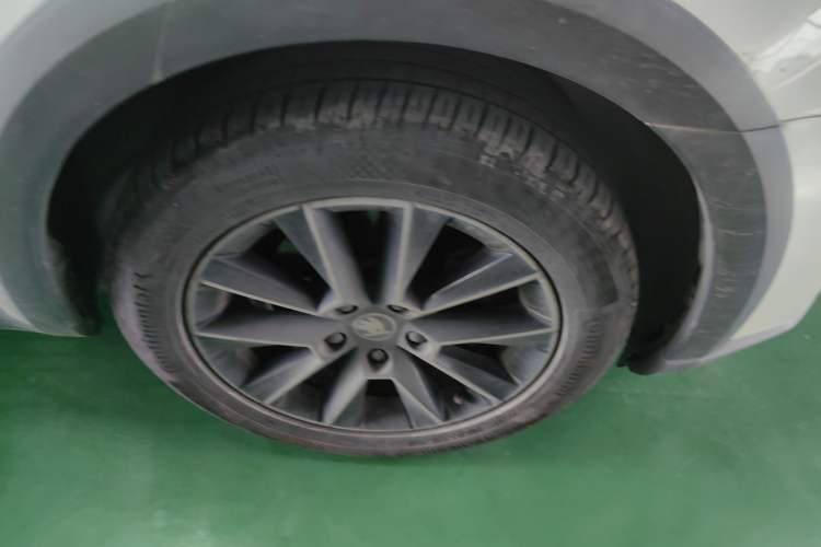 Used Skoda Octavia 2018 Station Wagon TSI230 DSG Luxury Edition Right Front Wheel Hub