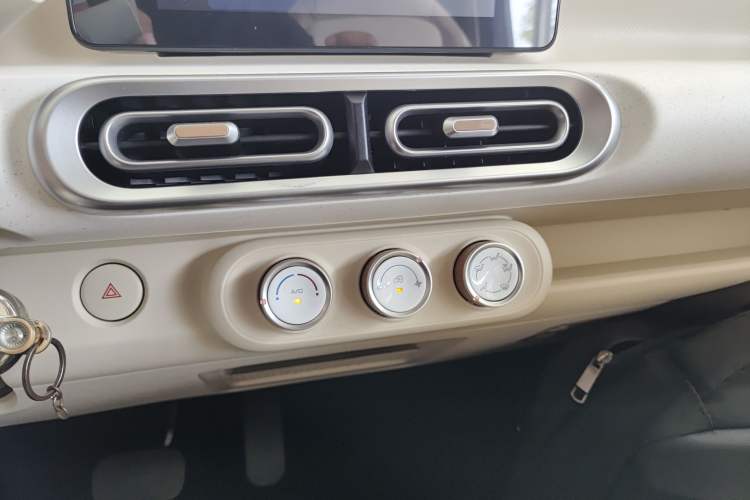 Used Wuling Hongguang MINIEV 2024 3rd Generation 215km Advanced Version
