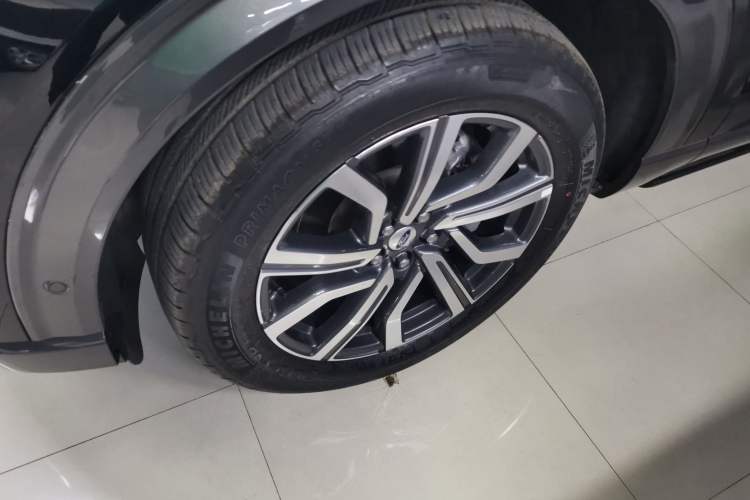 Used Ford Explorer 2023 EcoBoost 285 Four-Wheel Drive Titanium Edition 7-Seater Left Front Wheel Hub