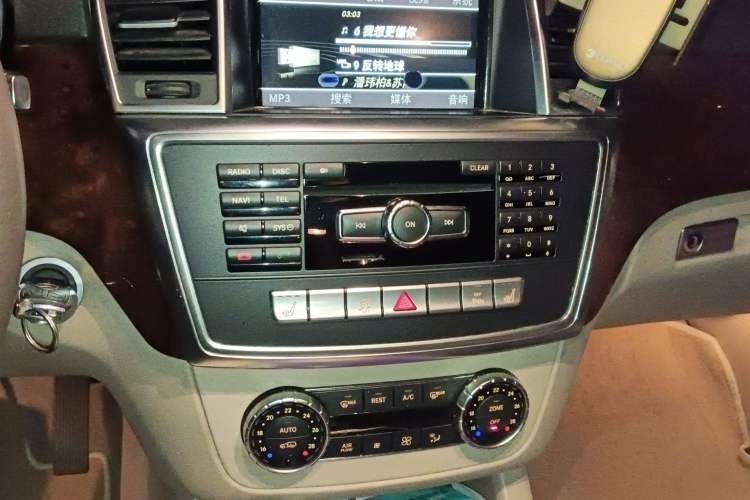 Used Mercedes-Benz M-Class 2012 ML 350 Sport Edition Audio And AC Panel