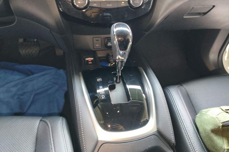 Used Nissan X-Trail 2022 2.0L Two-Wheel Drive Smart Connect Premium Edition Gear Lever