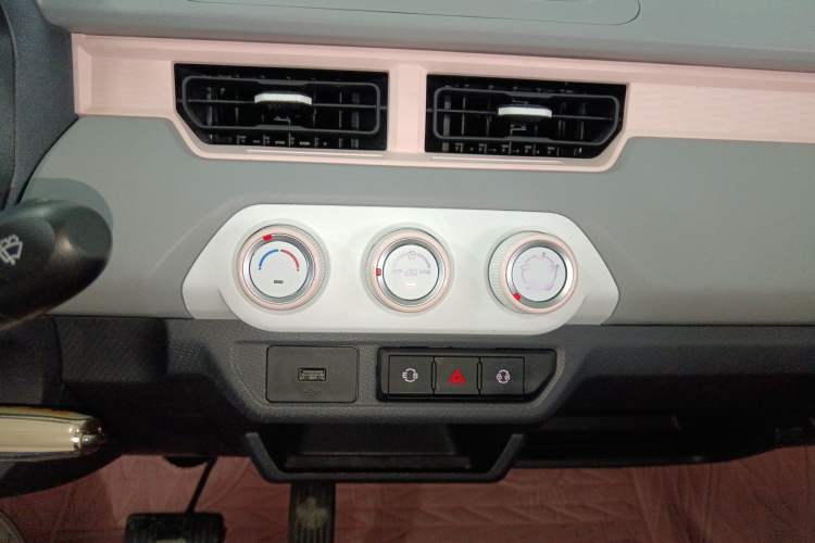 Used Chery QQ Ice Cream 2022 120km Conical Shape Lithium Iron Phosphate
