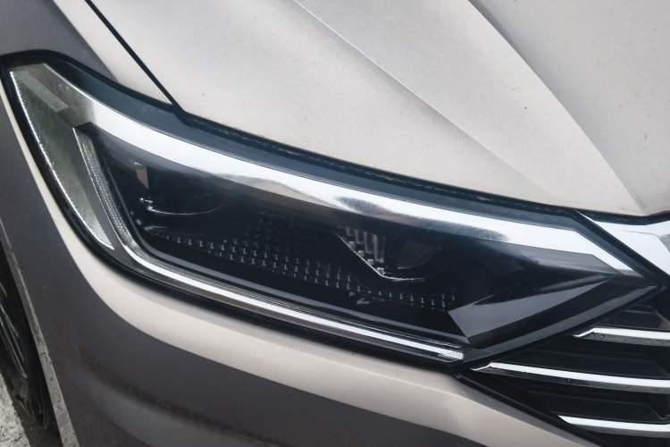 Used Volkswagen Sagitar 2019 200TSI DSG Comfort Version China VI Standard Right Front Headlight