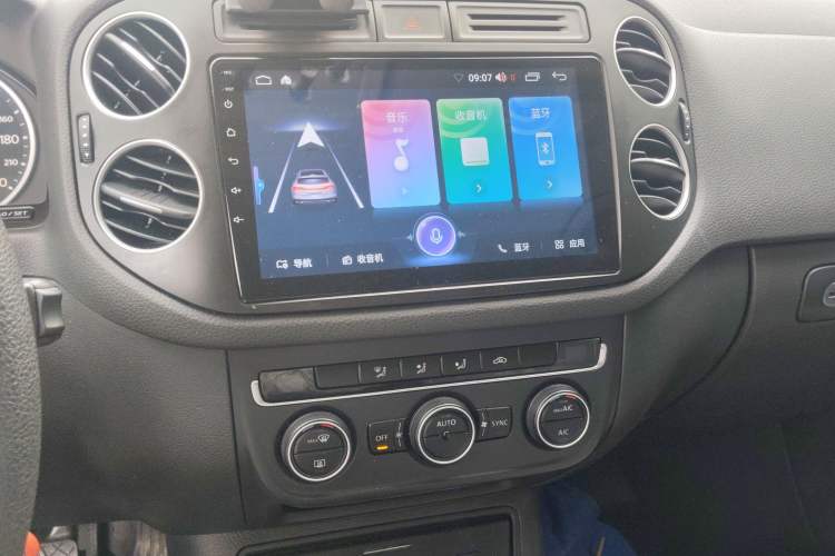 Used Volkswagen Tiguan 2015 1.4TSI Manual Two-Wheel Drive BlueMotion Edition Audio And AC Panel