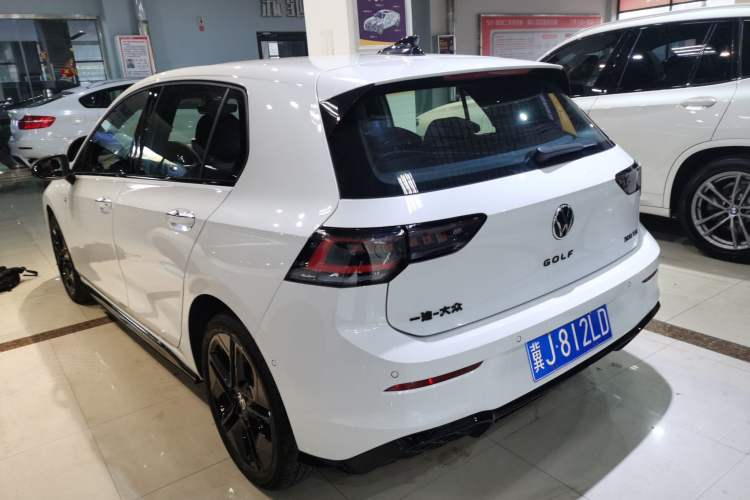 Used Volkswagen Golf 2025 300TSI R-Line
