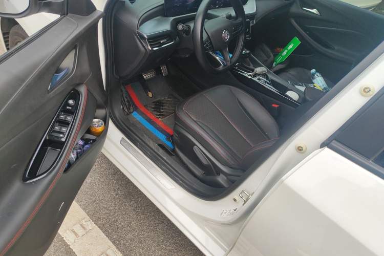 Used Buick Verano 2023 Pro GS Hunter Wind Edition Driver Seat