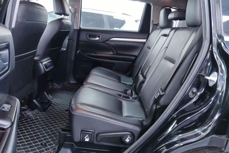 Used Toyota Highlander 2018 2.0T Four-Wheel Drive Luxury Edition 7 Seats China V Emission Standard