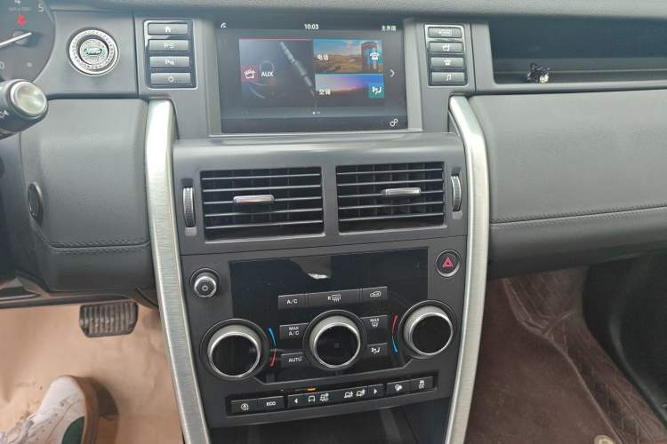 Used Land Rover Discovery Sport 2018 240 PS SE Version Audio And AC Panel