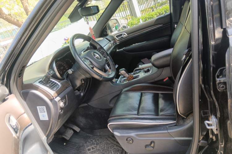 Used Jeep Grand Cherokee 2016 3.6L Luxury Navigation Edition Left Front Seat