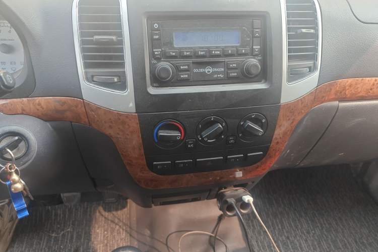 Used Golden Dragon Hiace 2019 2.0L Gasoline Long-Wheelbase High-Roof XC4G20 Audio And AC Panel