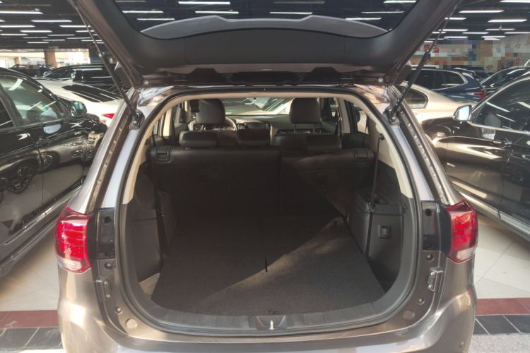 Used Mitsubishi Outlander 2019 2.0L Two-Wheel Drive Comfort Edition 7-Seater China VI Standard