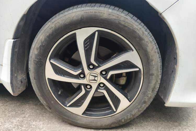 Used Honda Odyssey 2015 Updated Version 2.4L Smart Edition Right Front Wheel Hub