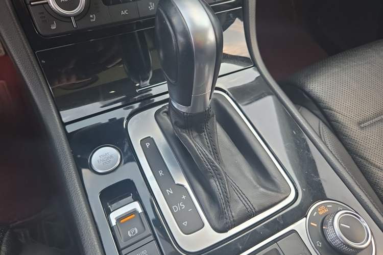 Used Volkswagen Touareg 2017 3.0 TSI Touareg Model Gear Lever