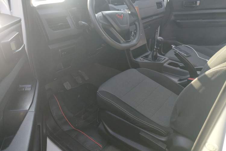 Used Wuling Hongguang PLUS 2020 1.5L Manual Standard Edition 5 Seats