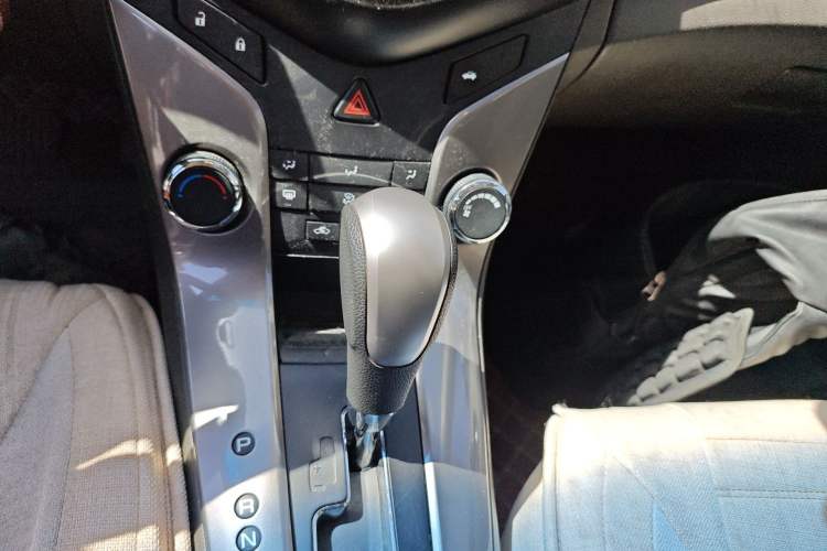 Used Chevrolet Cruze 2015 1.5L Classic SE AT Gear Lever
